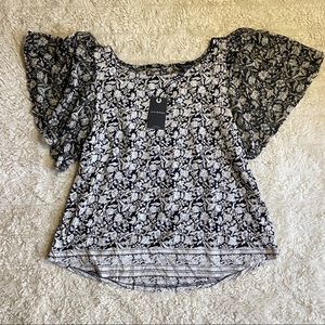 Lucky brand floral flutter sleeve top large
